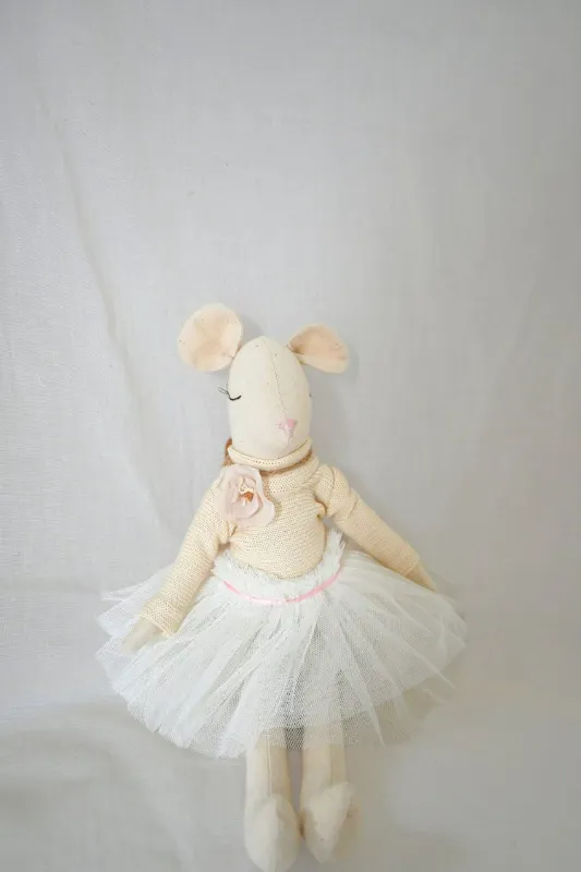Product: Handcrafted Mice Ballerina