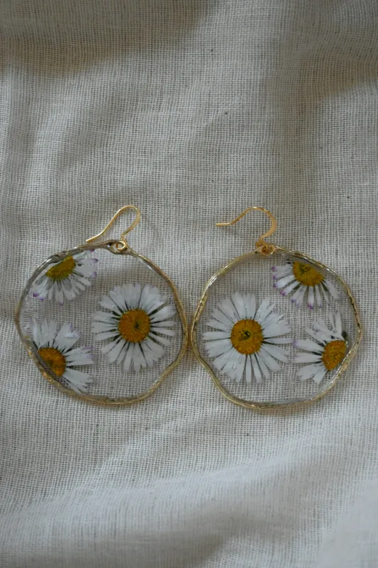 Product: Handmade Daisy Real Flower Circular Earrings