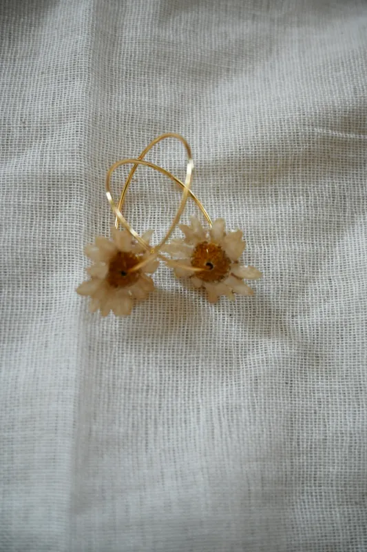 Product: Handmade Daisy Real Flower Earrings