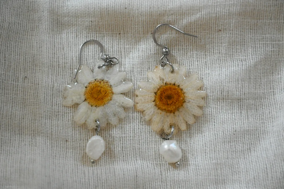 Product: Handmade Daisy Real Flower & Pearl Earrings