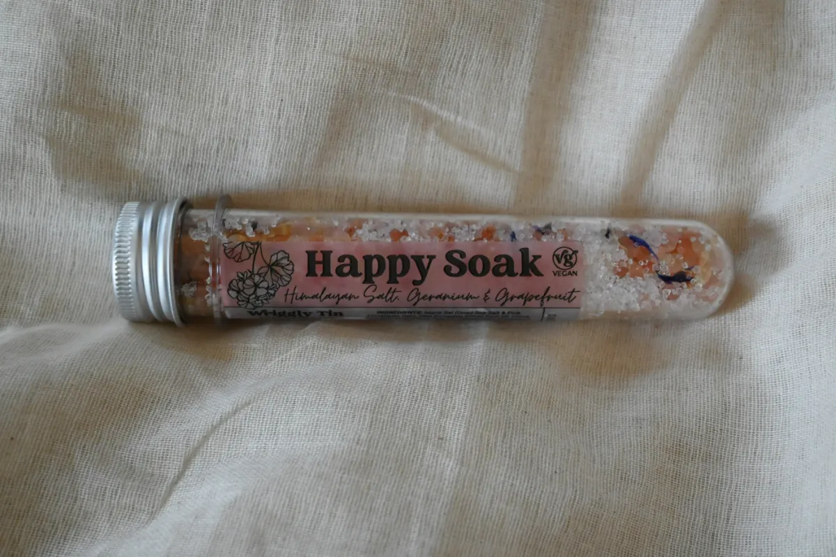 Product: Handmade Himalayan Salt, Geranium & Grapefruit Bath Soak - Happy soak