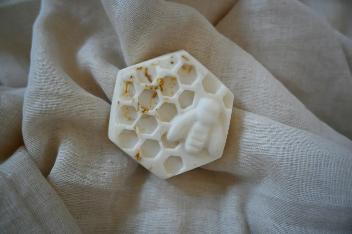 Product: Queen Bee Beeswax Soap Bar 65g | Chamomile & Bergamot